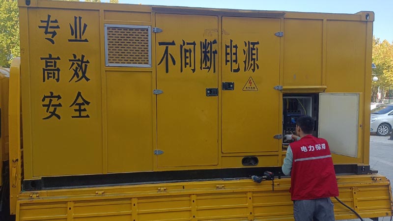 林芝柴油发电机组和UPS电源配合使用时，如何避免切换过程中的电力中断？